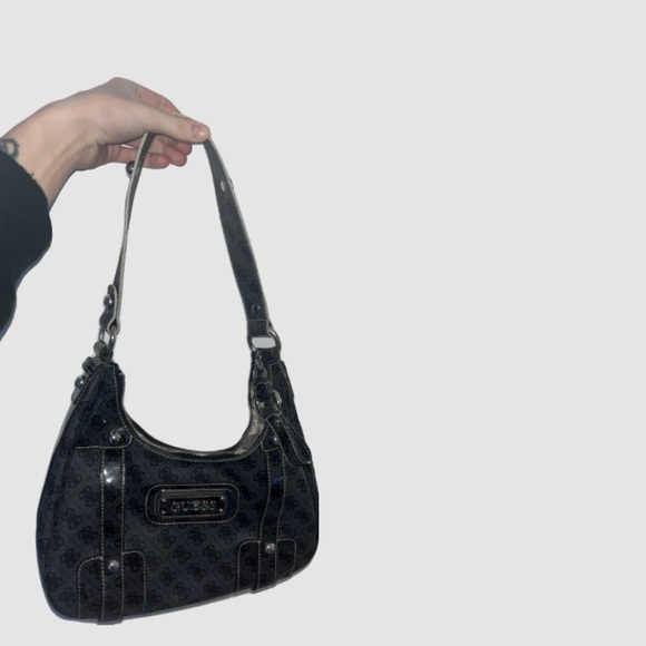 Gray Guess Bag 🩶 - Picture 1 of 4